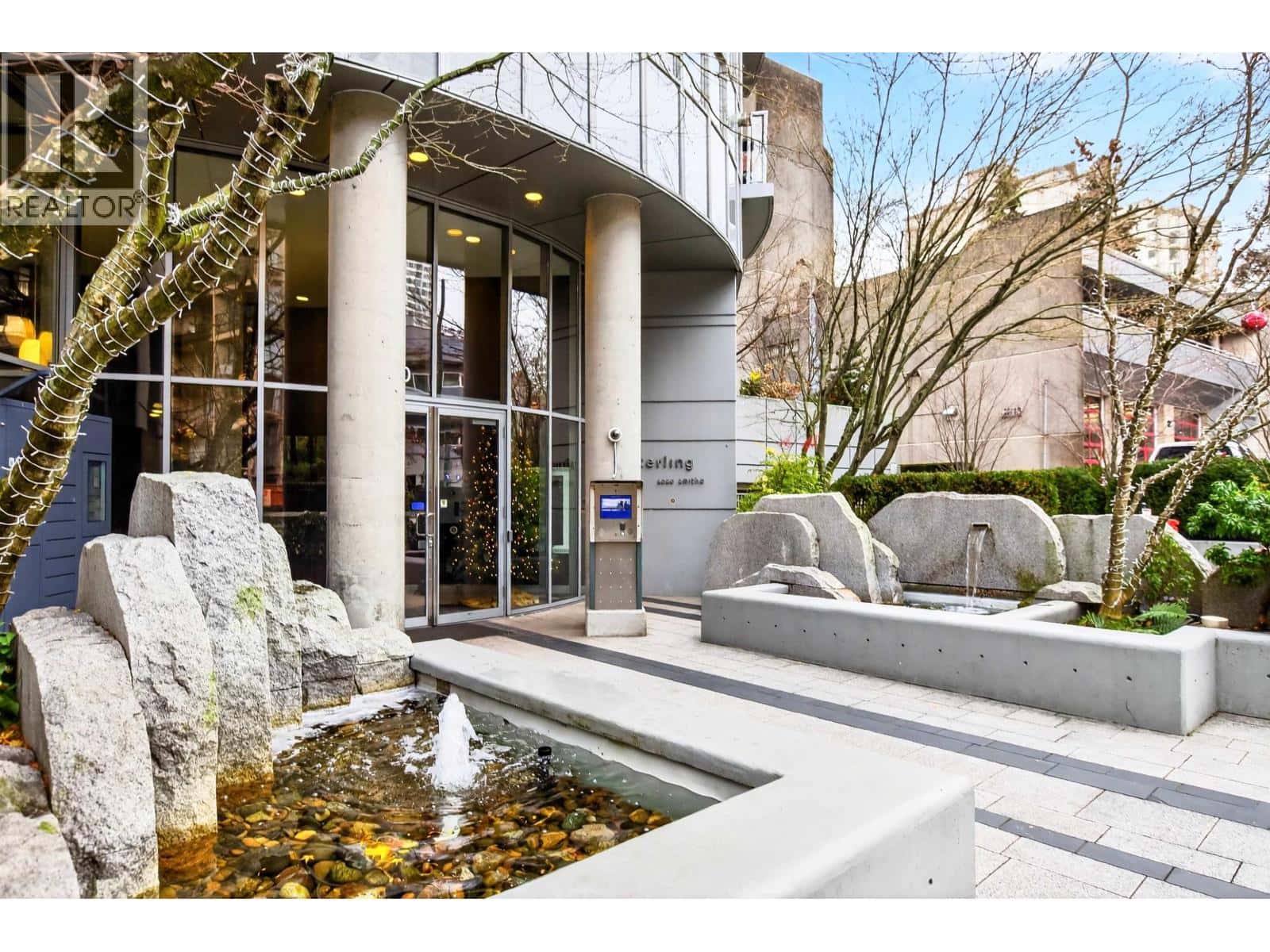 906 1050 SMITHE STREET — Vancouver, British Columbia - Photo 2 of 35