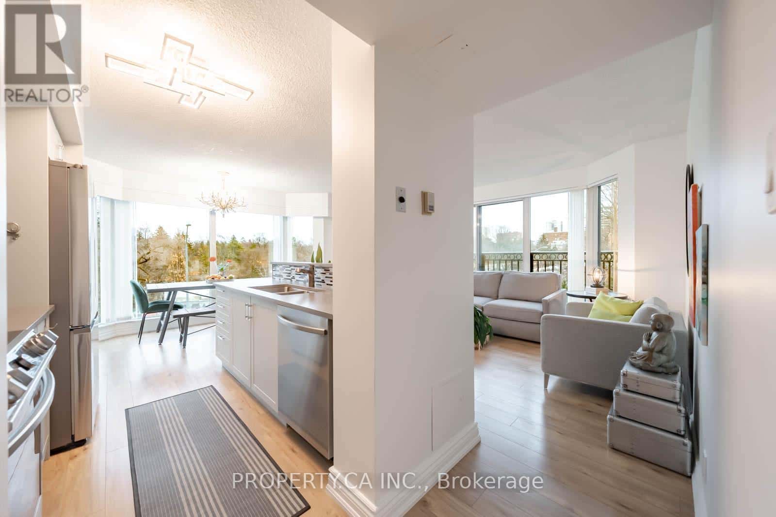 202 - 97 LAWTON BOULEVARD — Toronto (Yonge-St. Clair), Ontario - Photo 3 of 39