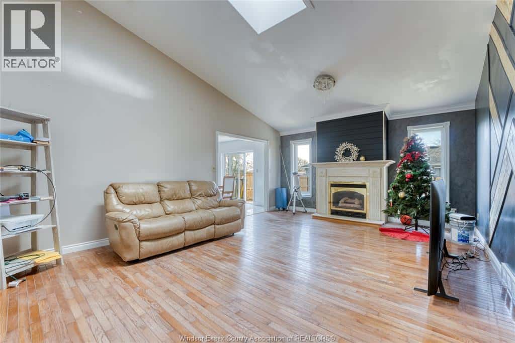 56 ROSE AVENUE — Tilbury, Ontario - Photo 4 of 37