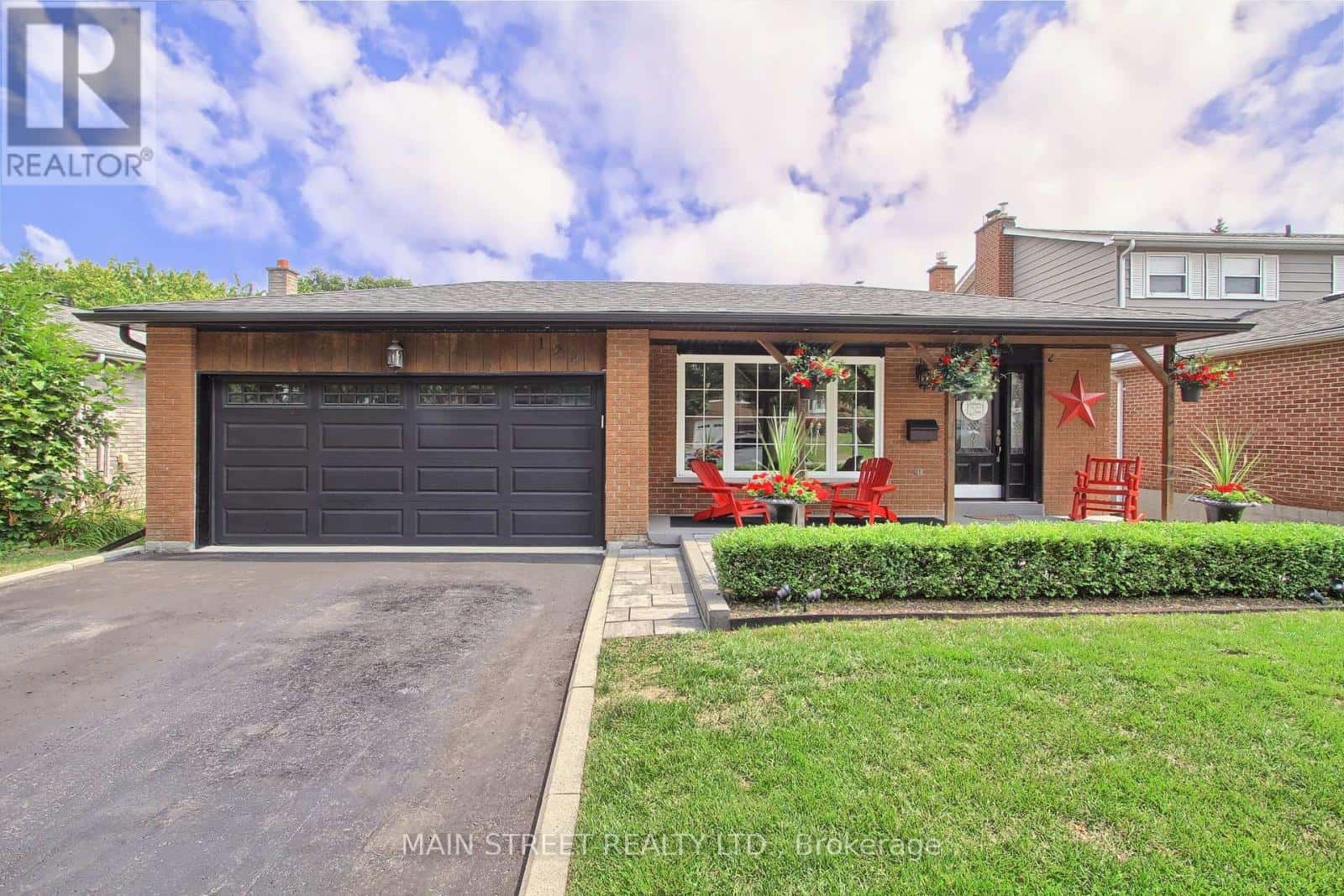 124 LEE AVENUE — Bradford West Gwillimbury (Bradford), Ontario - Photo 2 of 33