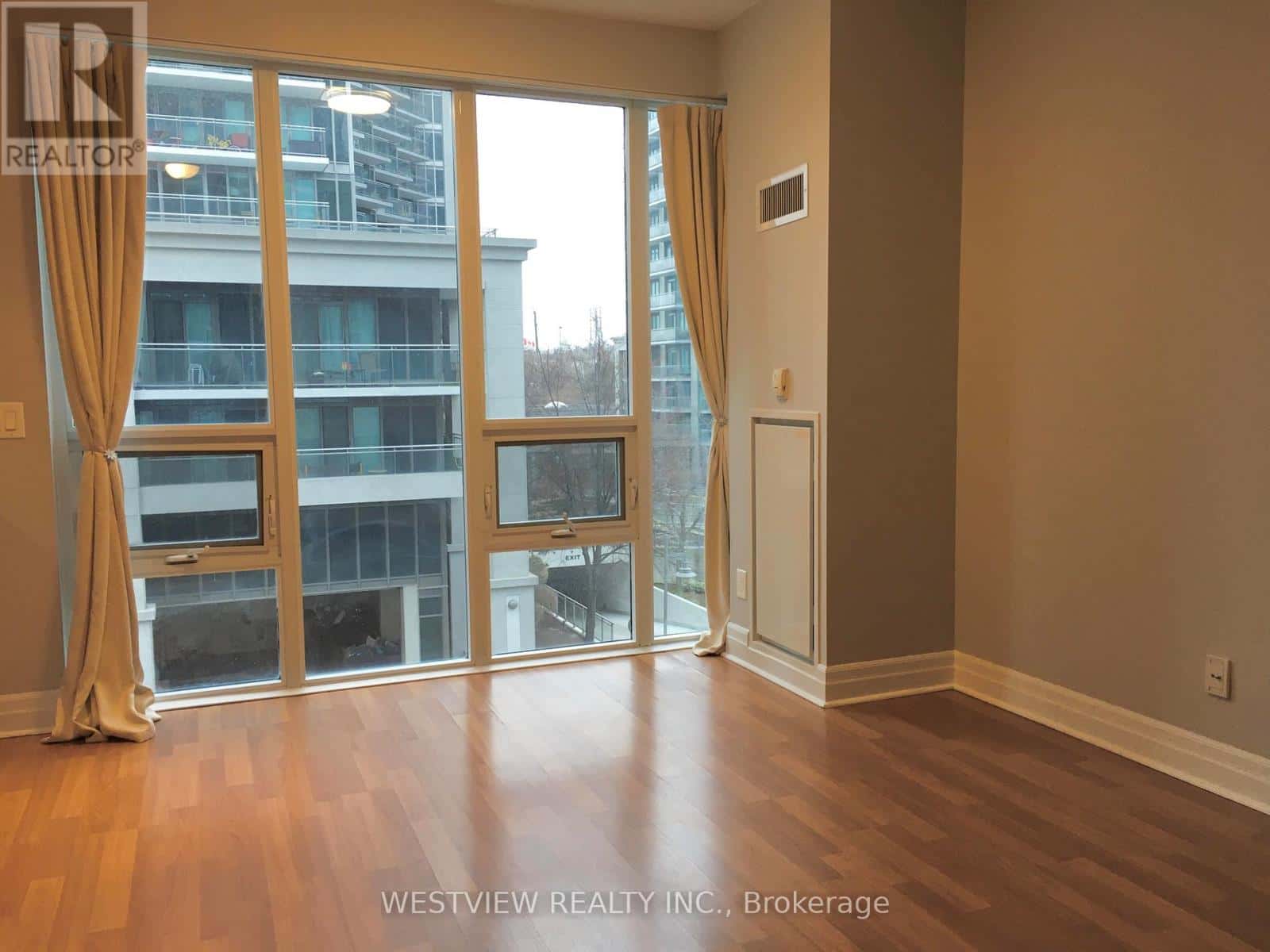 322 - 58 MARINE PARADE DRIVE — Toronto (Mimico), Ontario - Photo 2 of 22