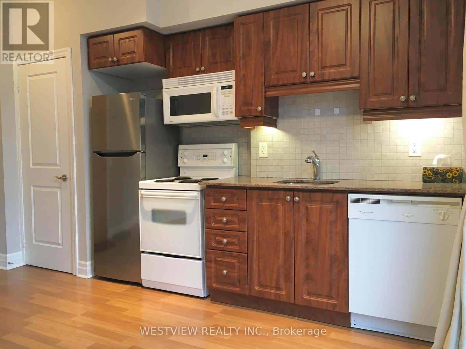 322 - 58 MARINE PARADE DRIVE — Toronto (Mimico), Ontario - Photo 3 of 22