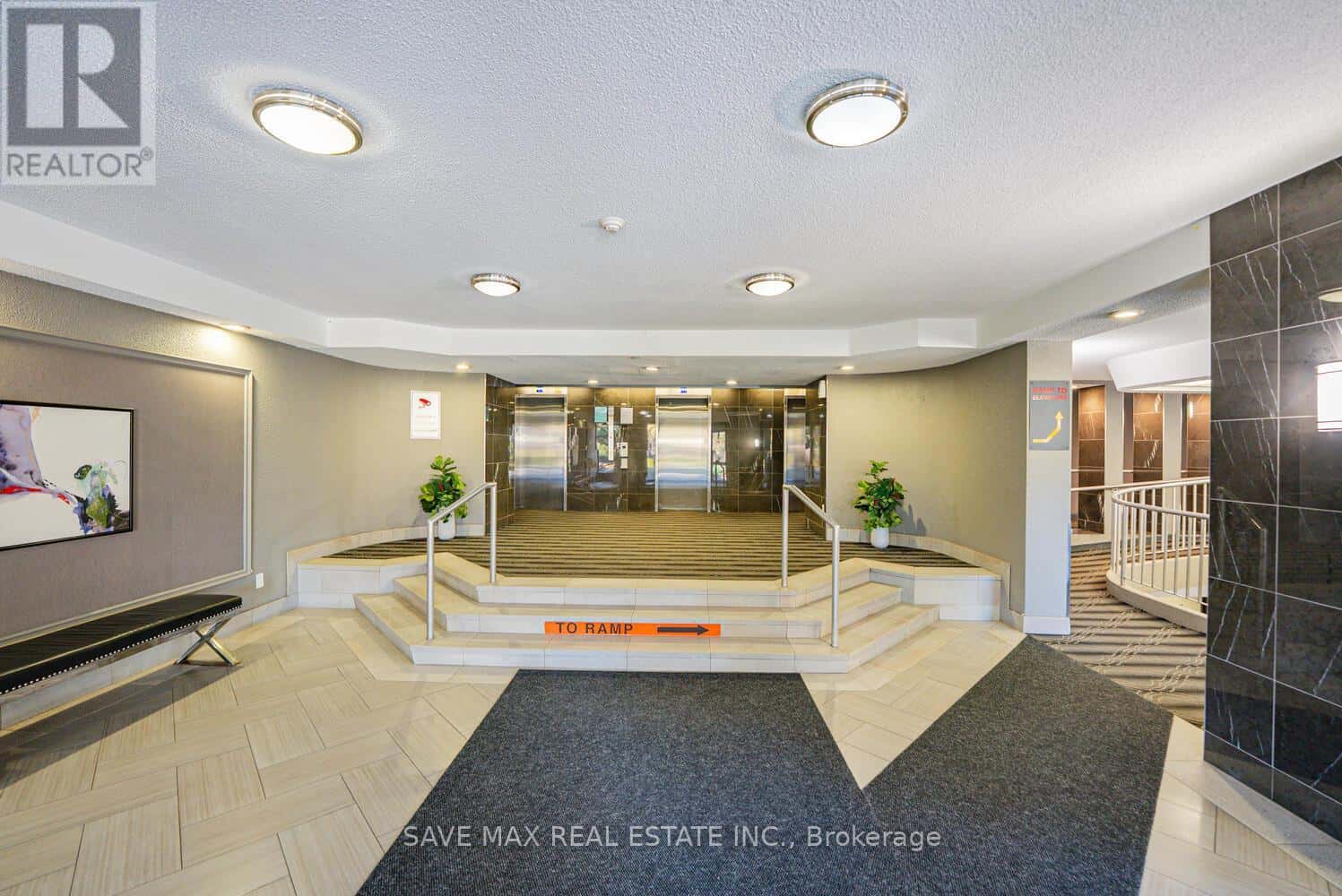 307 - 8 LISA STREET — Brampton (Queen Street Corridor), Ontario - Photo 4 of 48