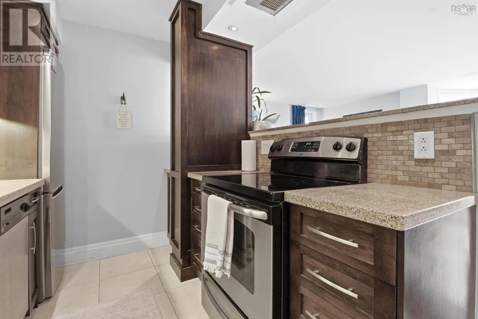 123 45 Vimy Avenue — Halifax, Nova Scotia - Photo 5 of 26