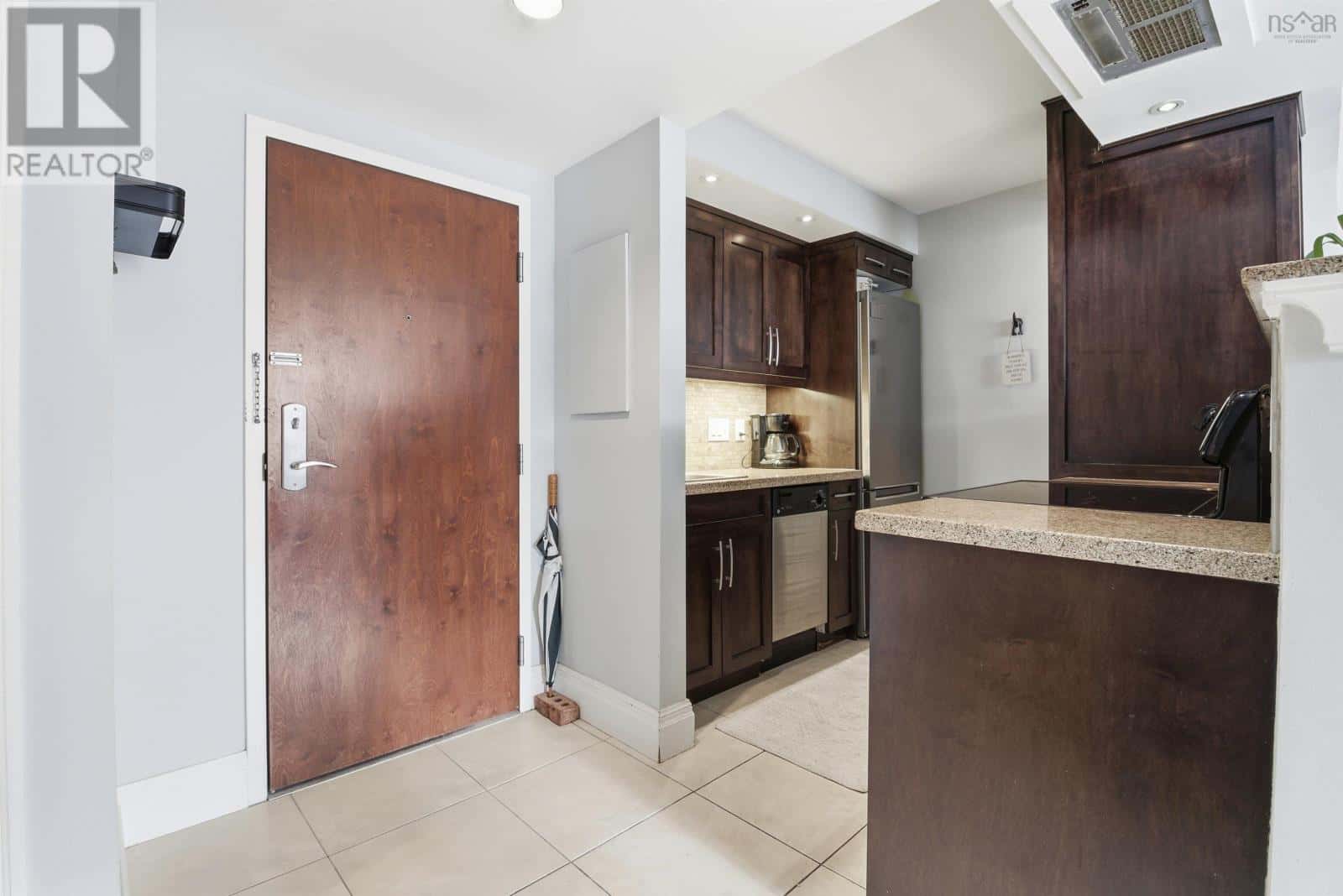 123 45 Vimy Avenue — Halifax, Nova Scotia - Photo 3 of 26