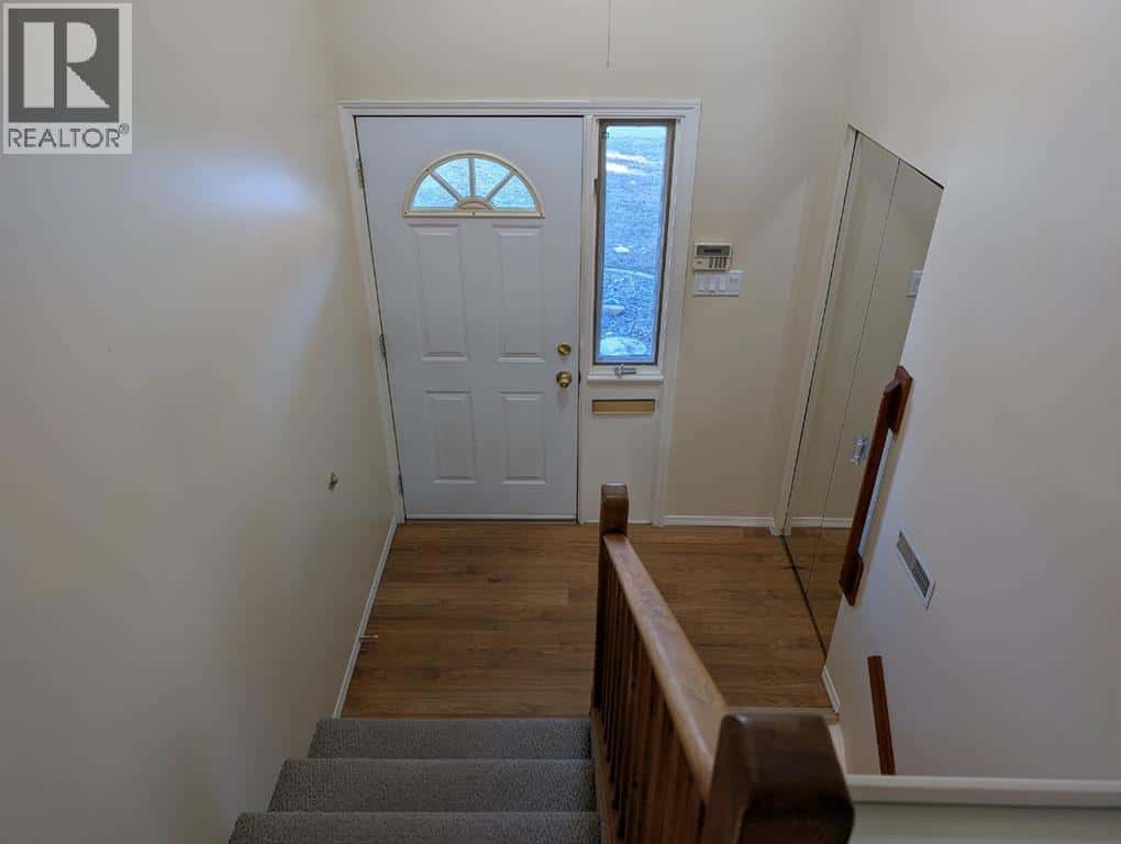 1904 18 Street N — Lethbridge, Alberta - Photo 5 of 45