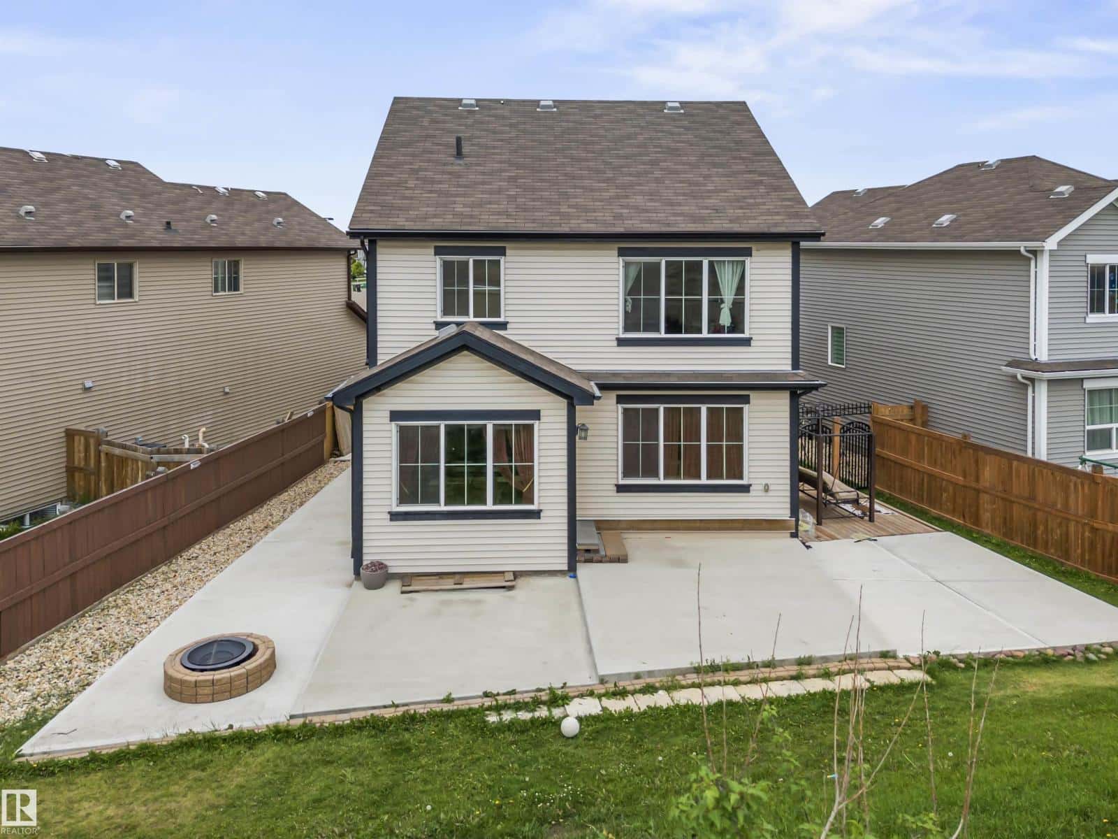 1971 51 ST SW — Edmonton, Alberta - Photo 4 of 45