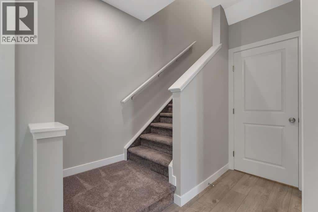 24 Corner Glen Green NE — Calgary, Alberta - Photo 4 of 50