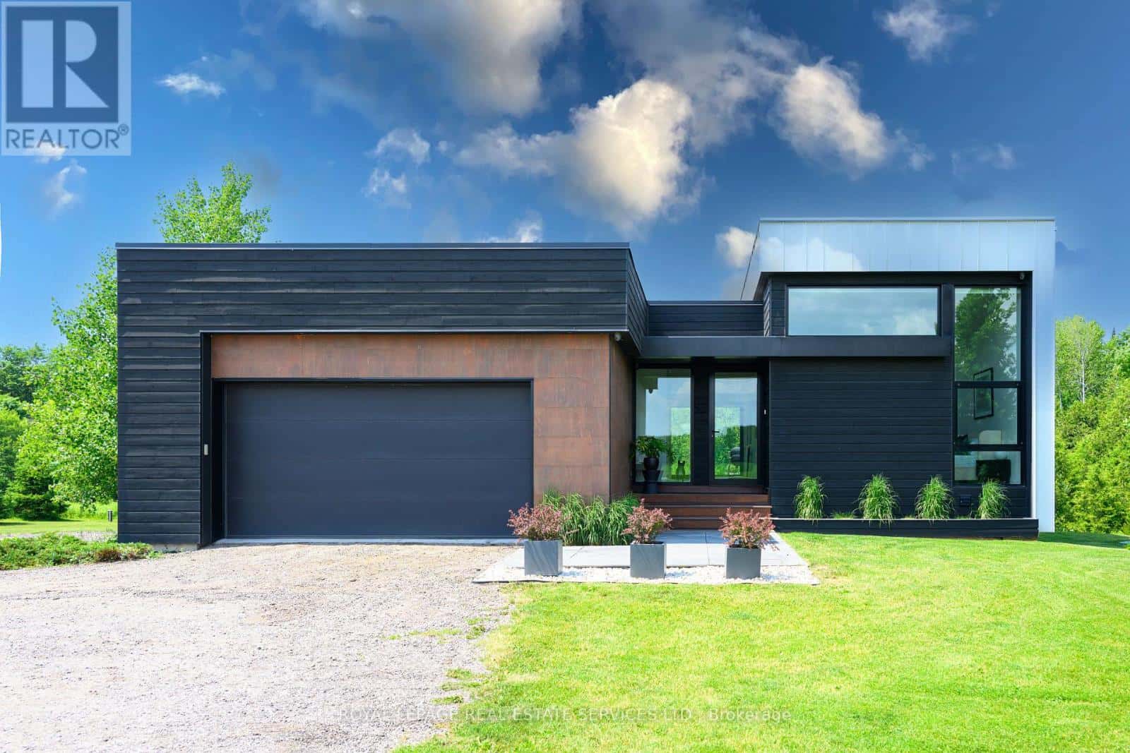 5542 WINSTON CHURCHILL BOULEVARD — Erin, Ontario - Photo 2 of 50