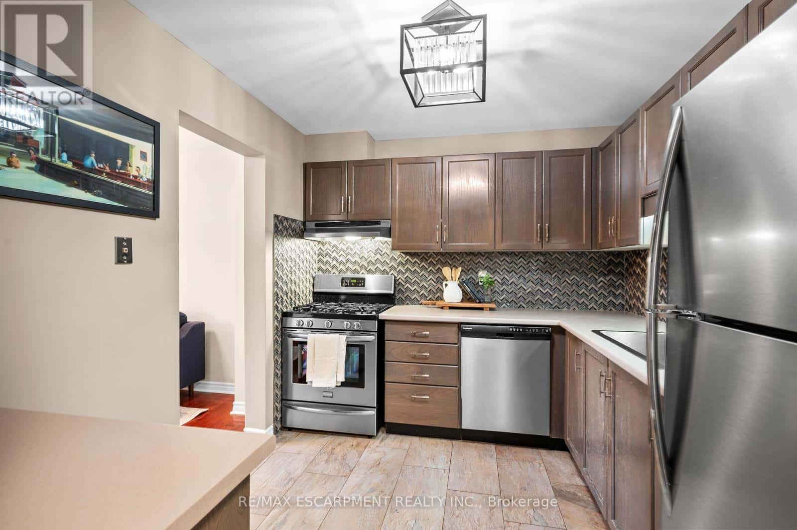 12 - 610 BARTON STREET — Hamilton (Stoney Creek), Ontario - Photo 5 of 27