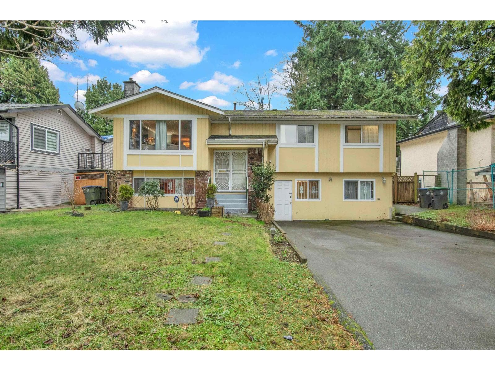 12754 CAMPBELL PLACE — Surrey, British Columbia - Main photo