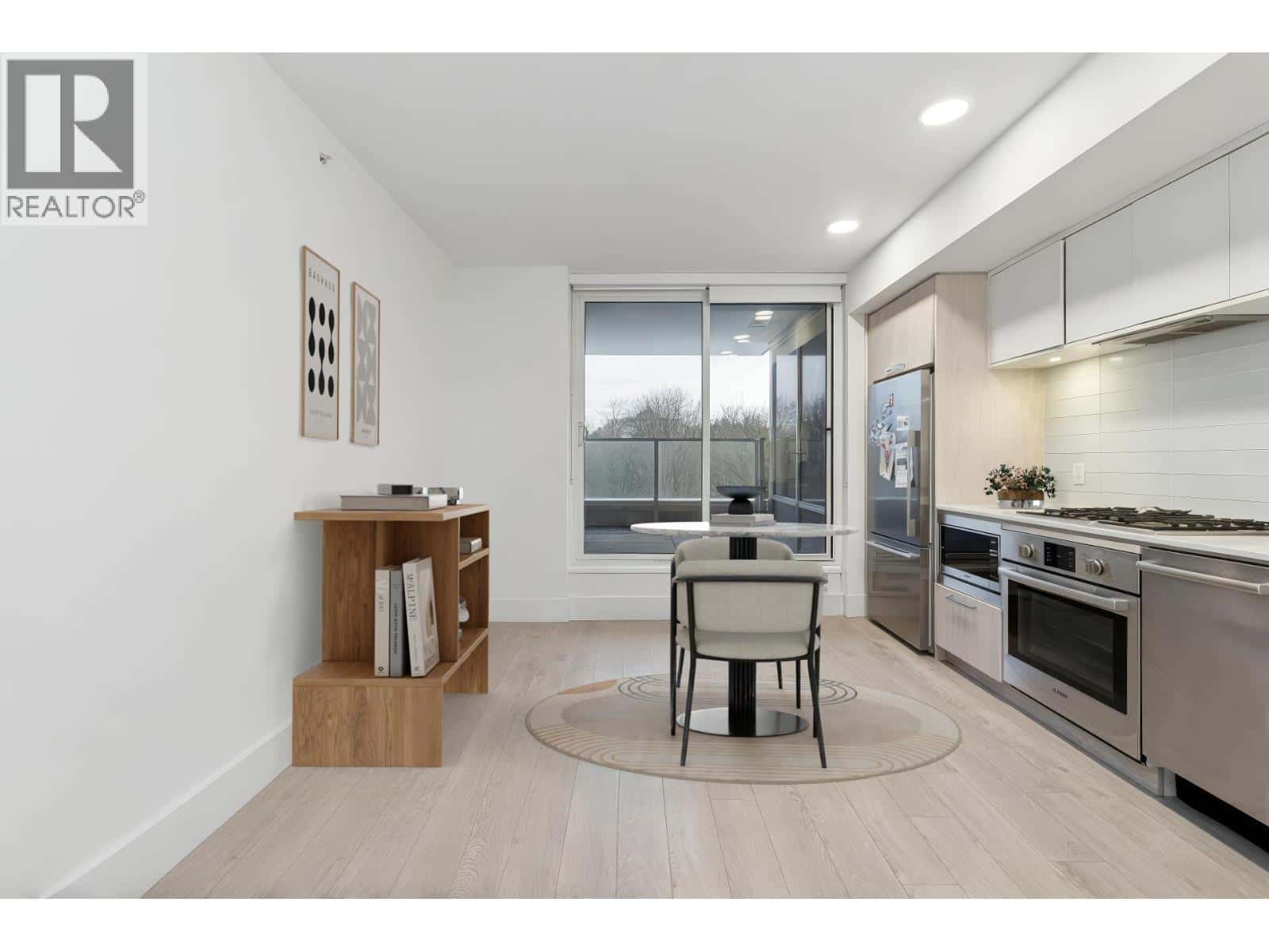 707 680 SEYLYNN CRESCENT — North Vancouver, British Columbia - Photo 3 of 40