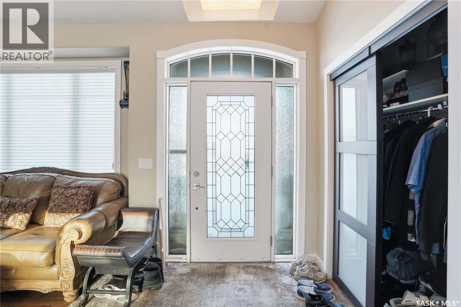 215 BEECHWOOD CRESCENT — Saskatoon, Saskatchewan - Photo 3 of 48