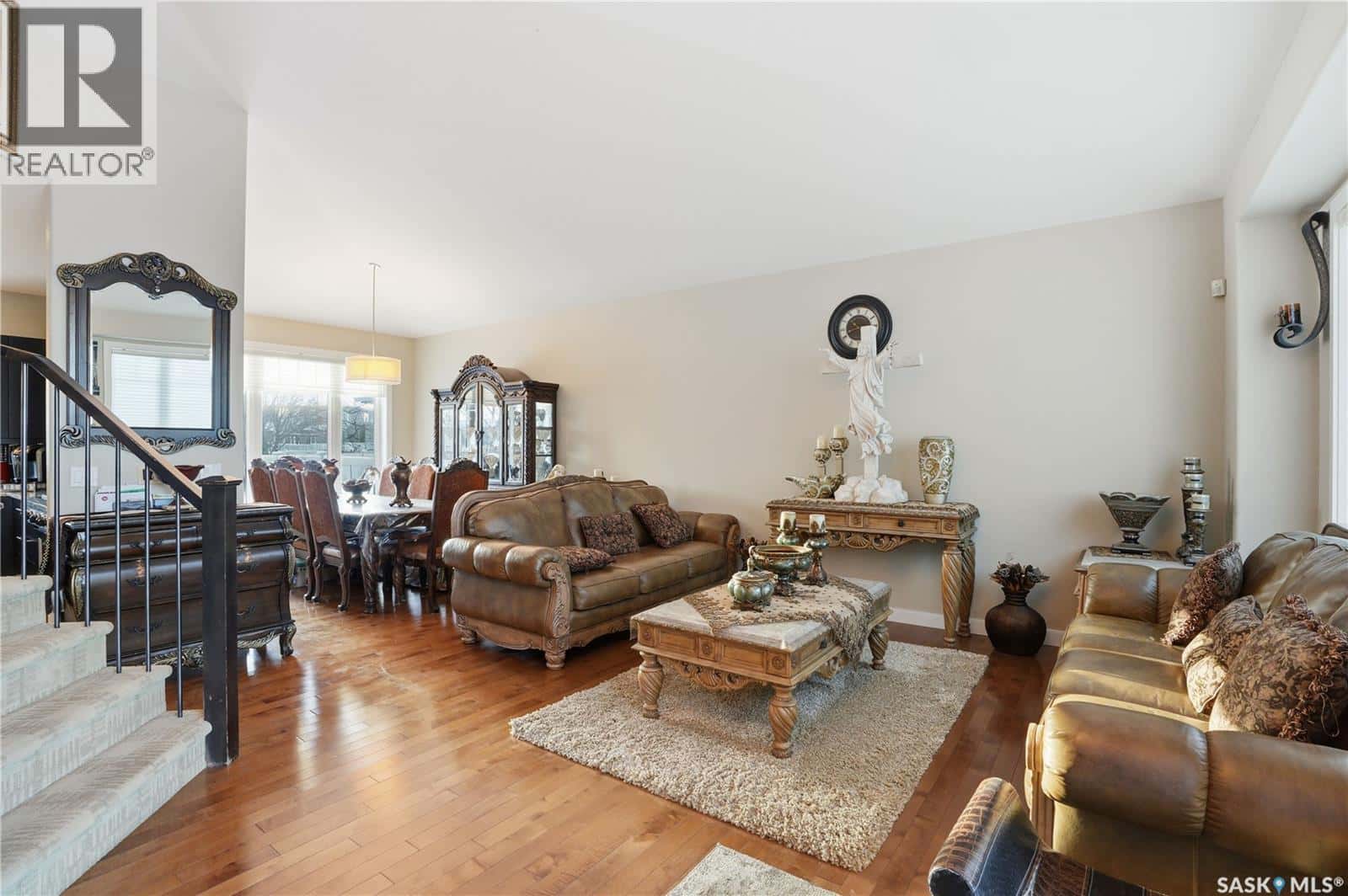 215 BEECHWOOD CRESCENT — Saskatoon, Saskatchewan - Photo 4 of 48