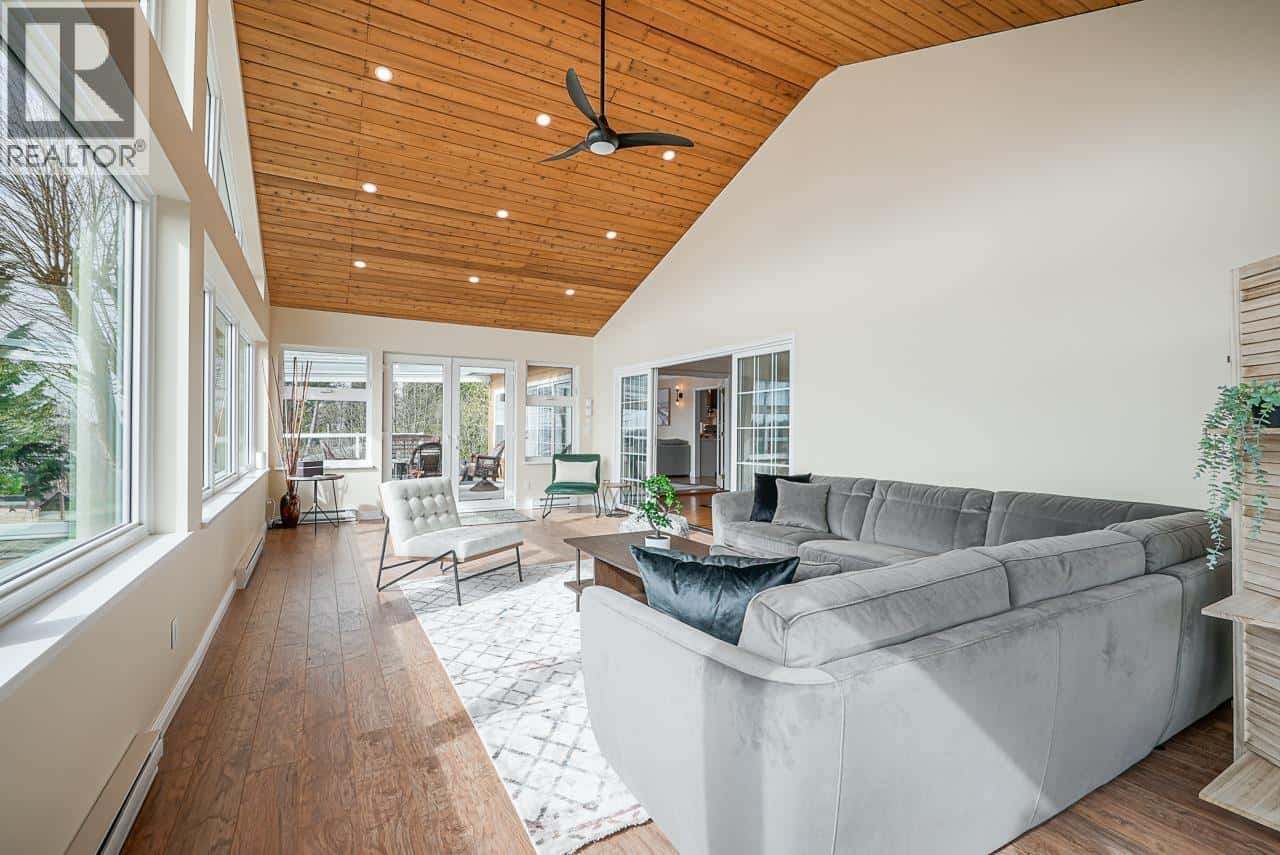 11502 WOOD STREET — Maple Ridge, British Columbia - Photo 2 of 38