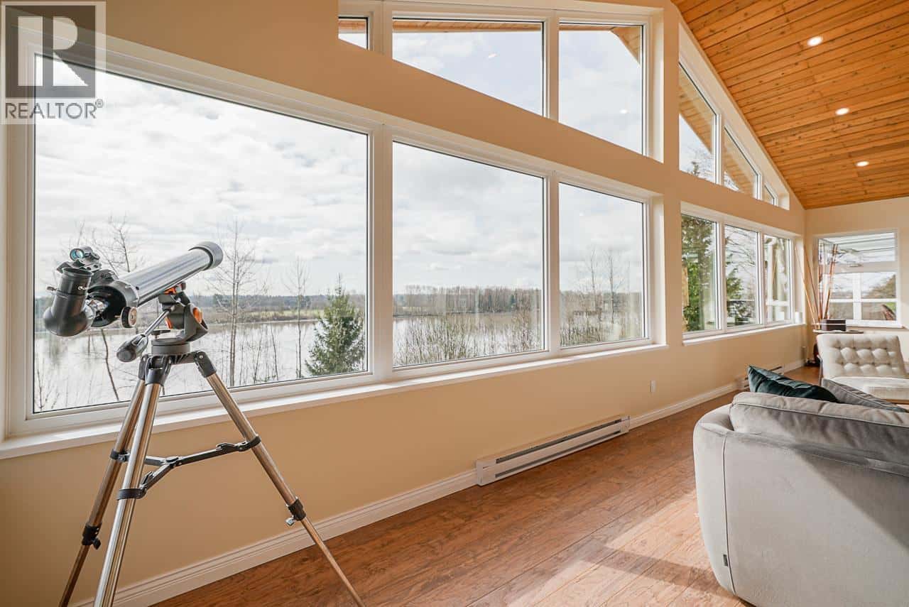 11502 WOOD STREET — Maple Ridge, British Columbia - Photo 5 of 38