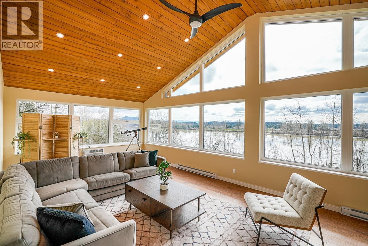 11502 WOOD STREET — Maple Ridge, British Columbia - Main photo