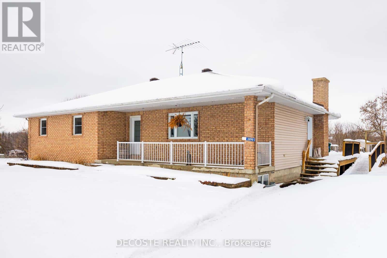 21890 COUNTY 10 ROAD — North Glengarry, Ontario - Photo 3 of 41
