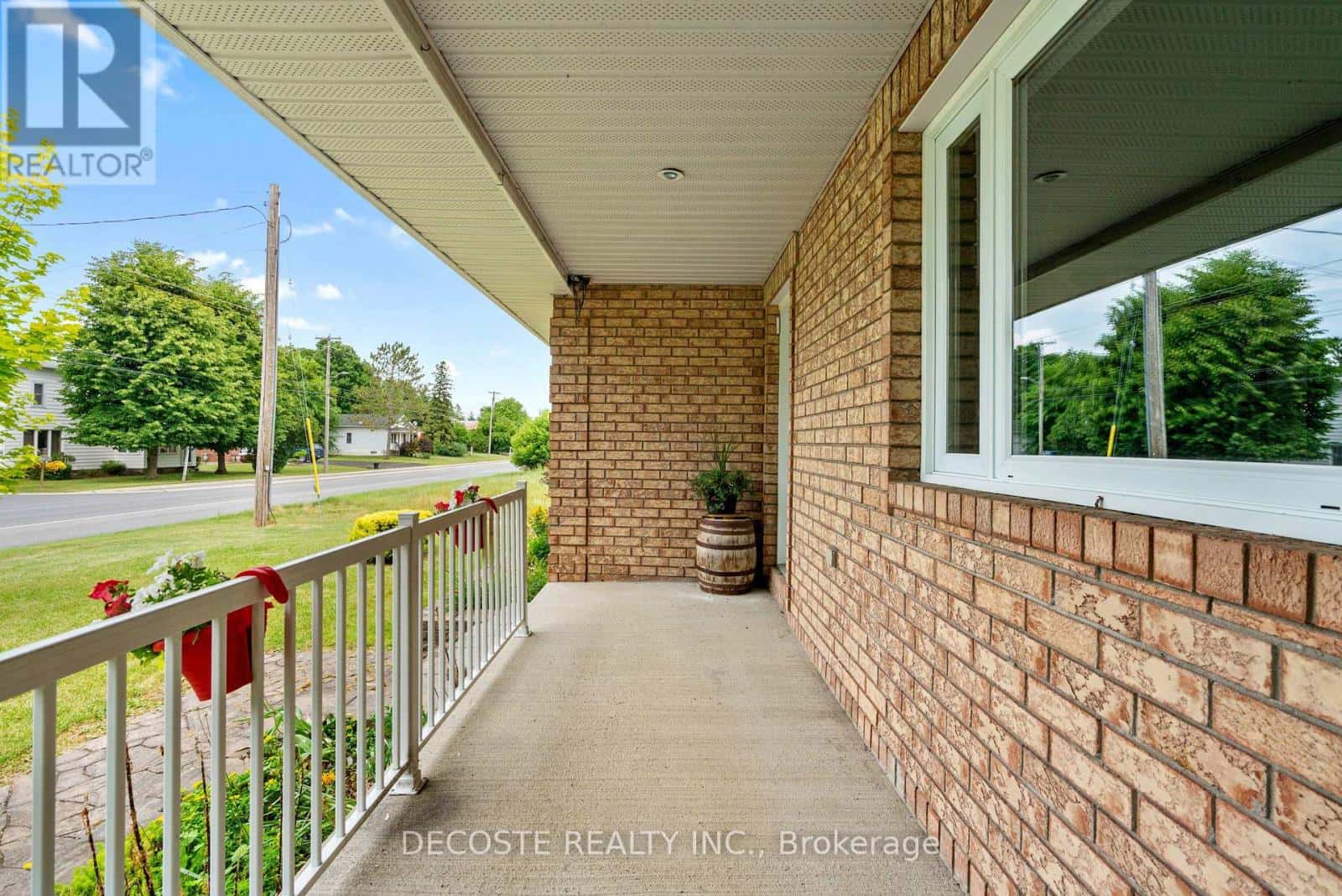 21890 COUNTY 10 ROAD — North Glengarry, Ontario - Photo 4 of 41