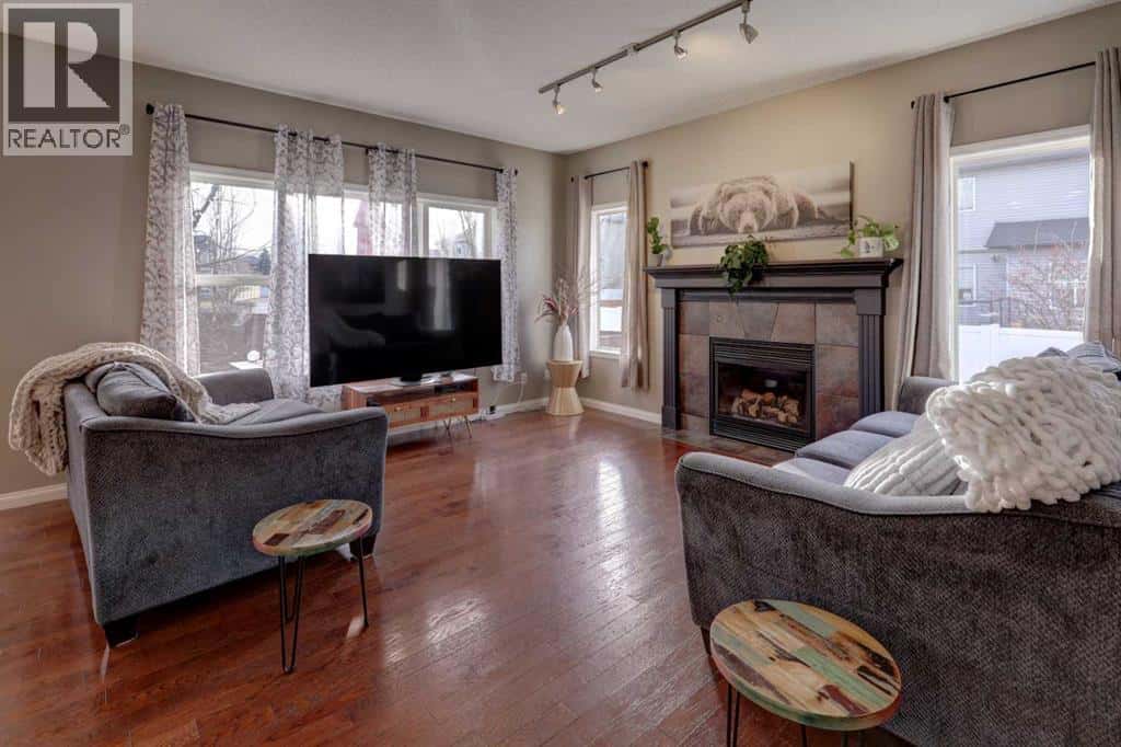 113 Thornleigh Close SE — Airdrie, Alberta - Photo 2 of 33