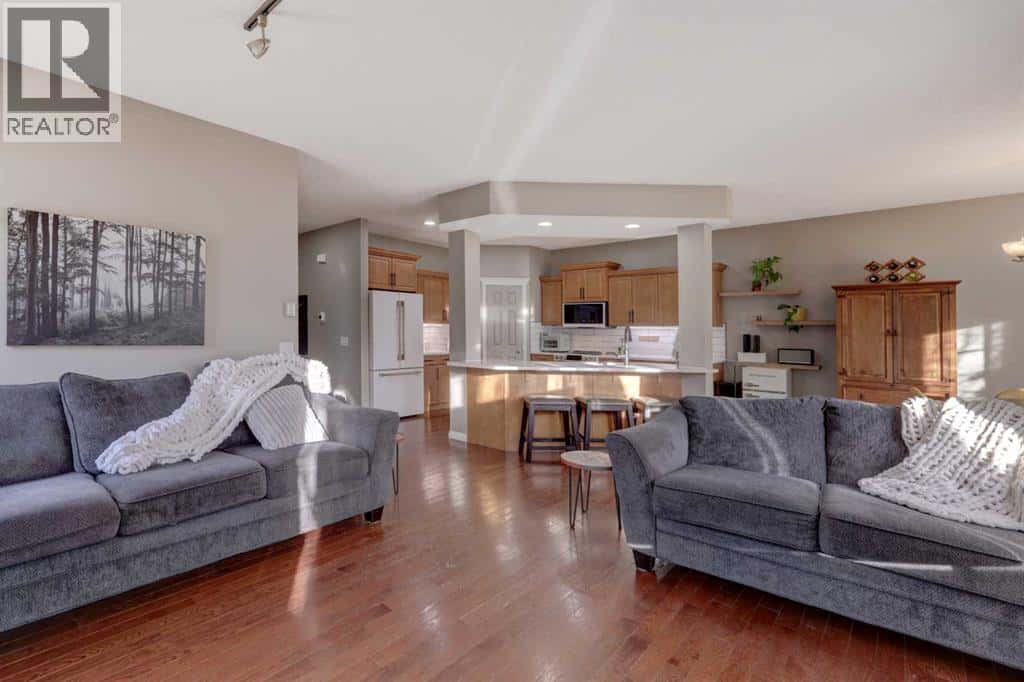 113 Thornleigh Close SE — Airdrie, Alberta - Photo 4 of 33