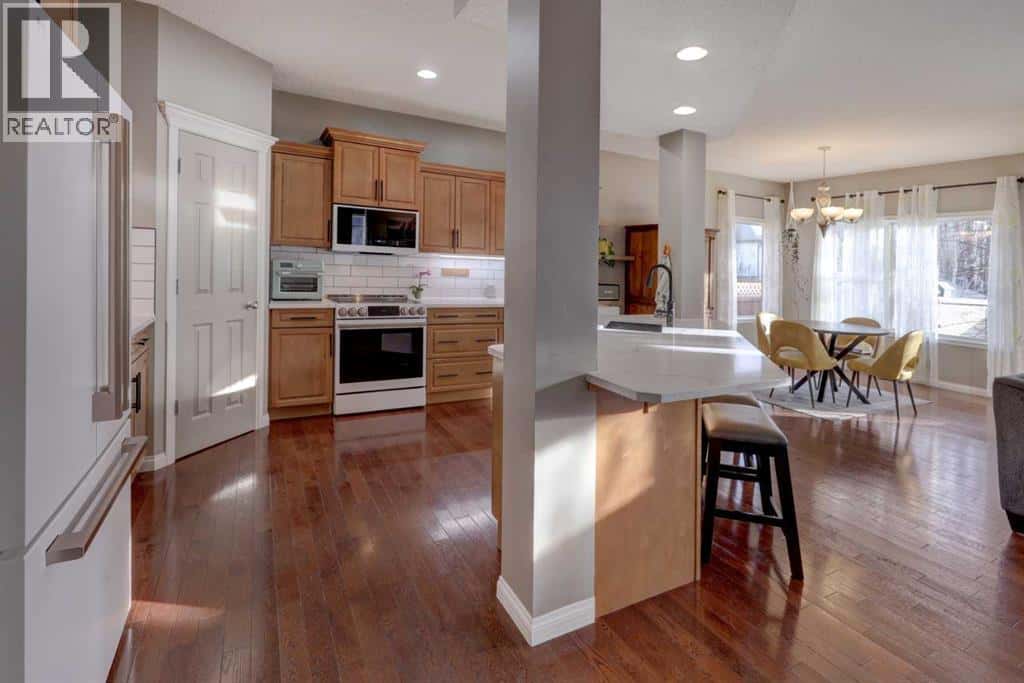 113 Thornleigh Close SE — Airdrie, Alberta - Photo 5 of 33