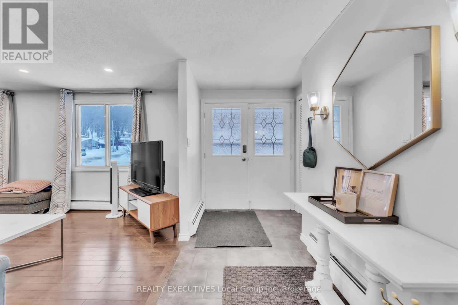 384 JUSTIN STREET — North Bay (College Heights), Ontario - Photo 4 of 43