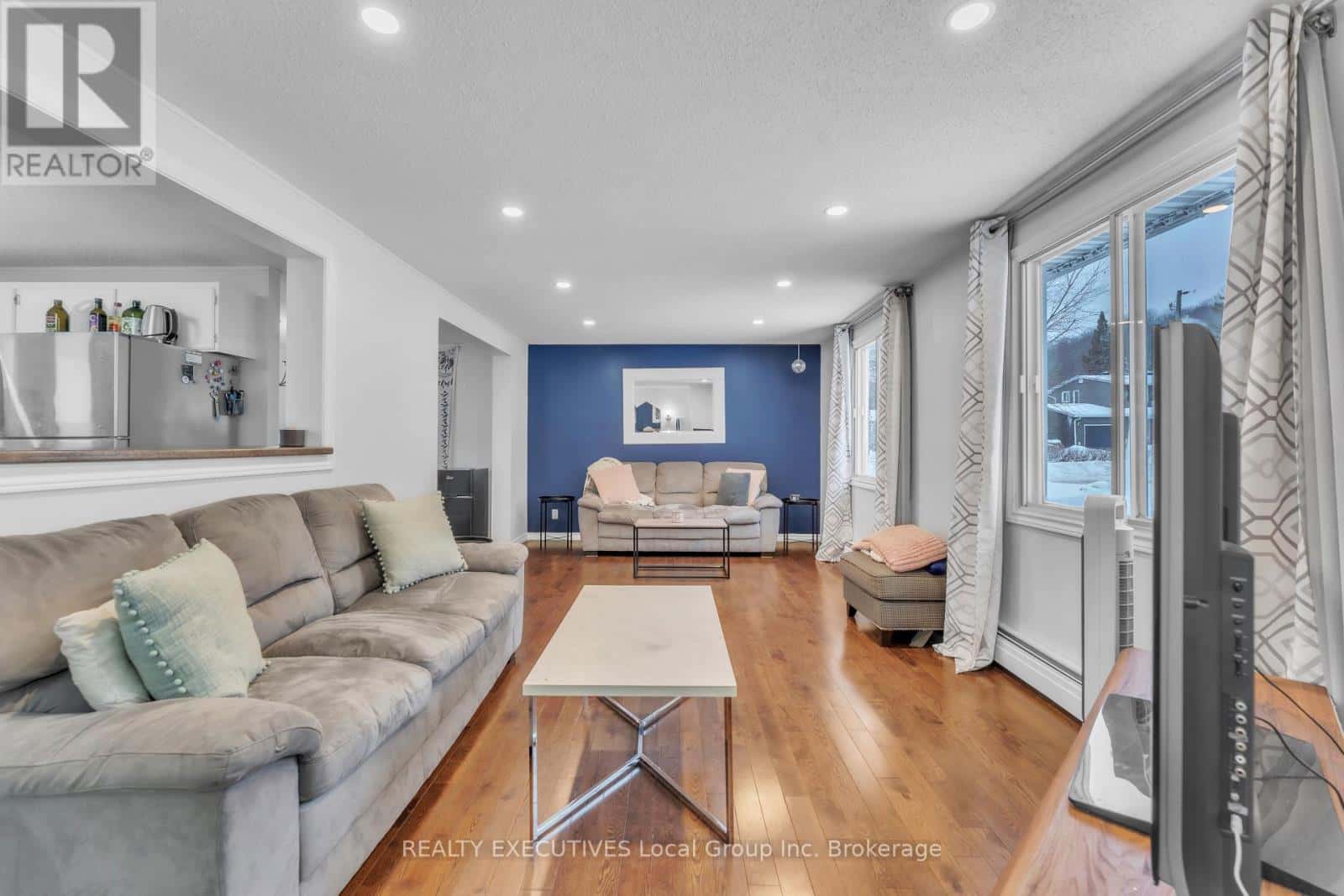 384 JUSTIN STREET — North Bay (College Heights), Ontario - Photo 5 of 43