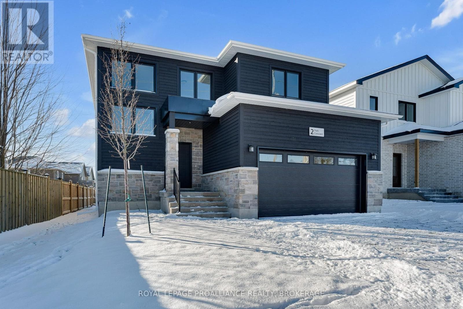 2 PARK CRESCENT — Loyalist (Amherstview), Ontario - Main photo