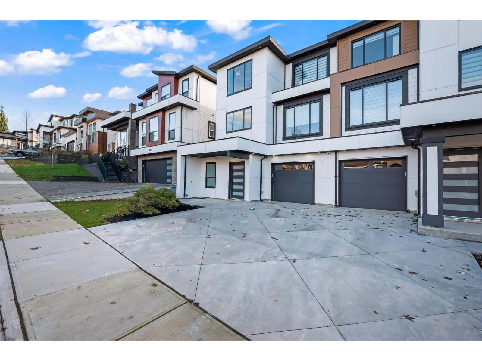 101 18002 63B AVENUE — Surrey, British Columbia - Photo 2 of 38