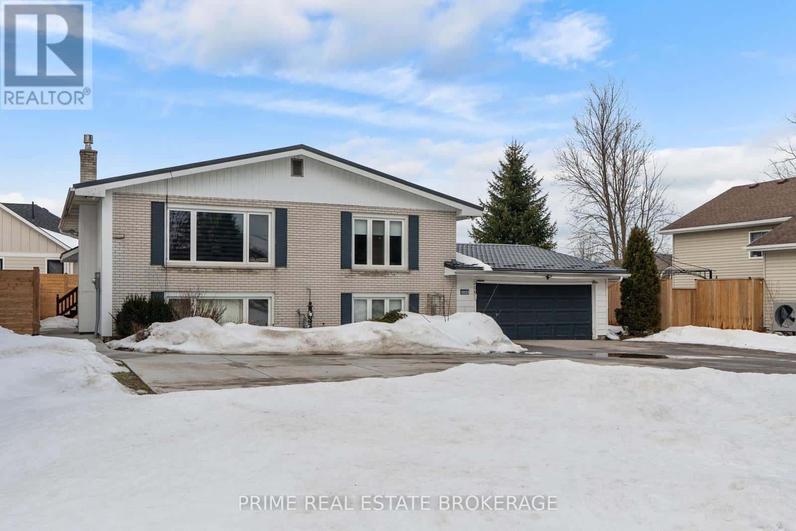 296 HURON STREET W — South Huron (Exeter), Ontario - Photo 3 of 47