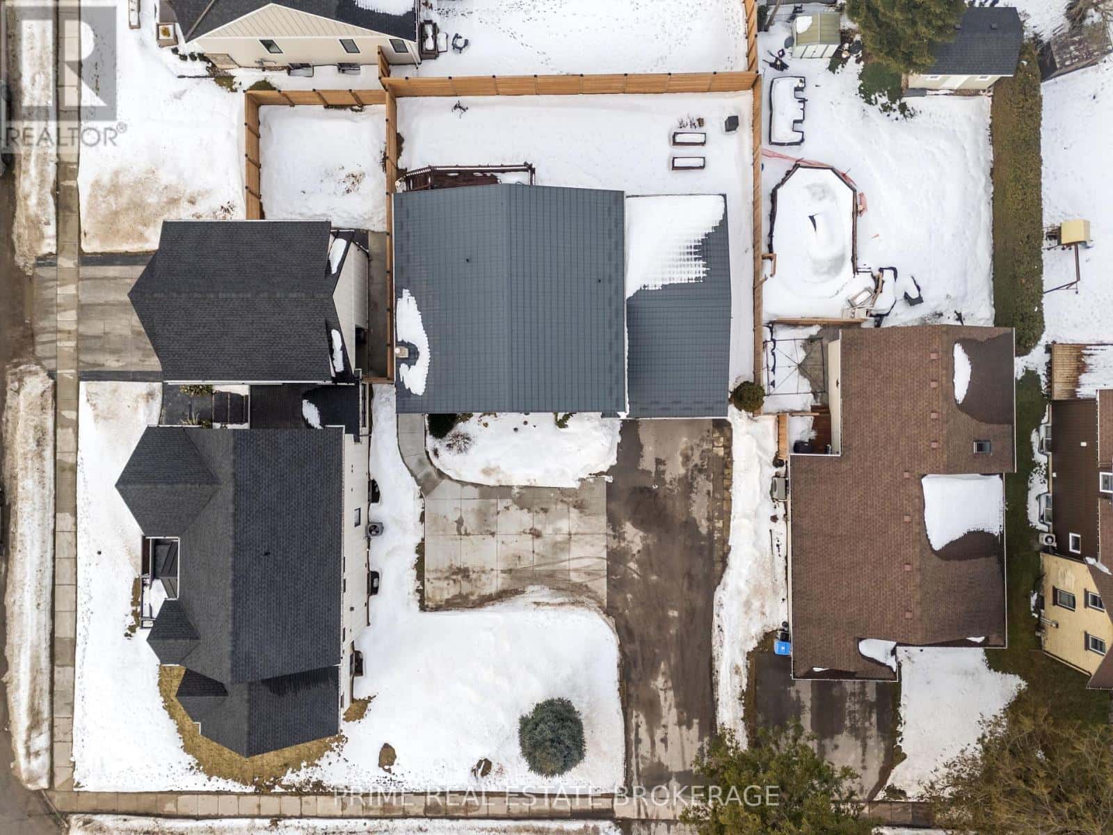 296 HURON STREET W — South Huron (Exeter), Ontario - Photo 5 of 47