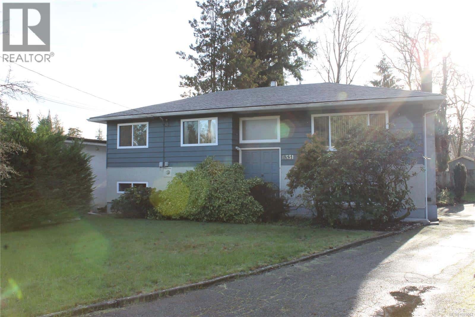 6331 Fairview Pl — Duncan, British Columbia - Photo 2 of 42