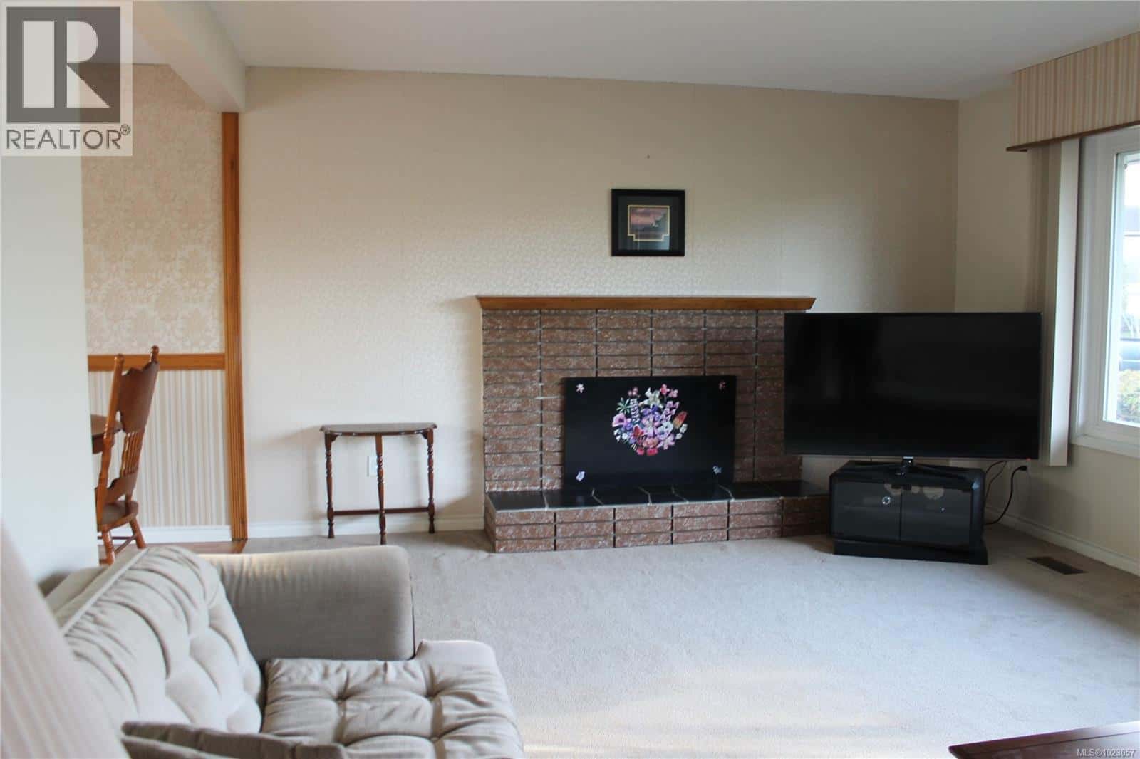 6331 Fairview Pl — Duncan, British Columbia - Photo 4 of 42