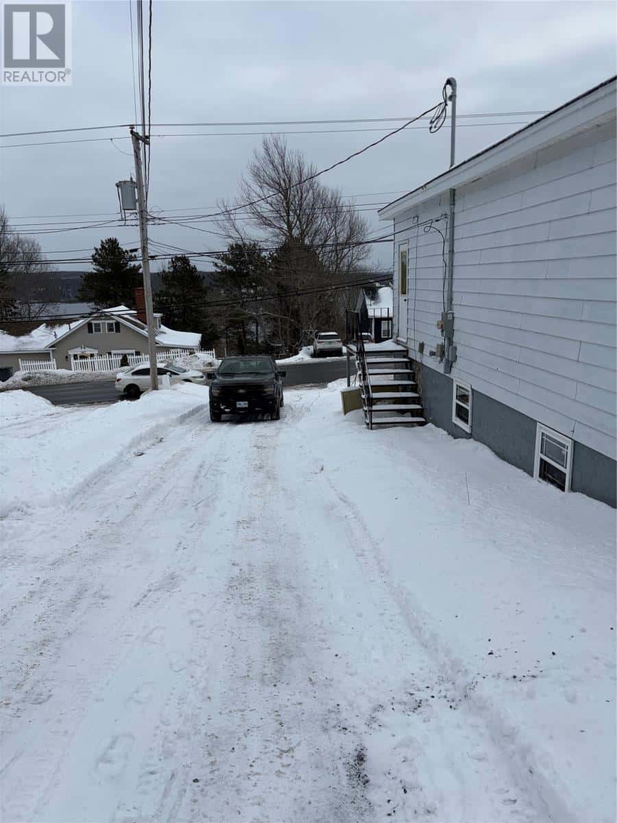 138 Memorial Drive — Clarenville, Newfoundland & Labrador - Photo 2 of 18