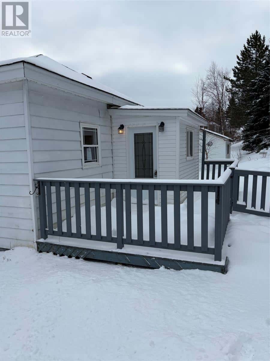 138 Memorial Drive — Clarenville, Newfoundland & Labrador - Photo 3 of 18