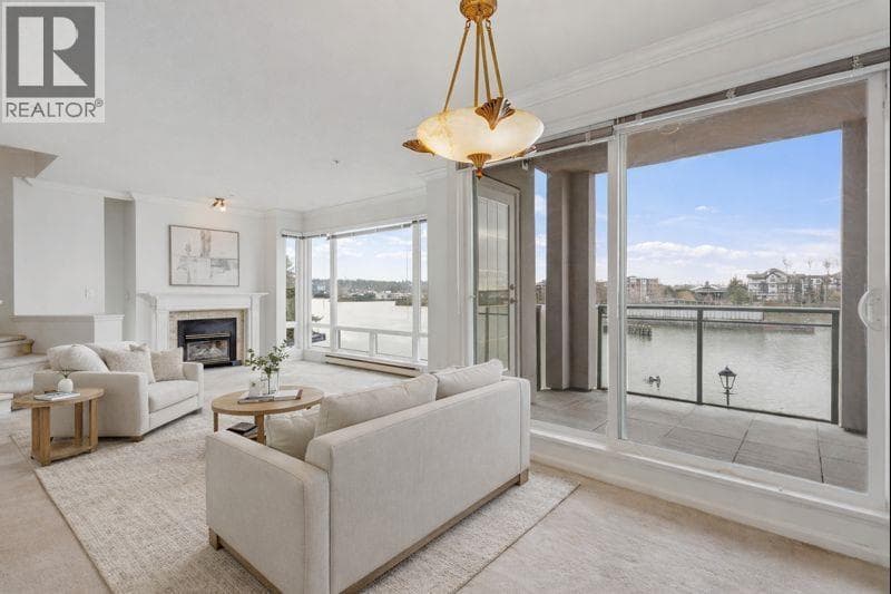 305 8 LAGUNA COURT — New Westminster, British Columbia - Main photo