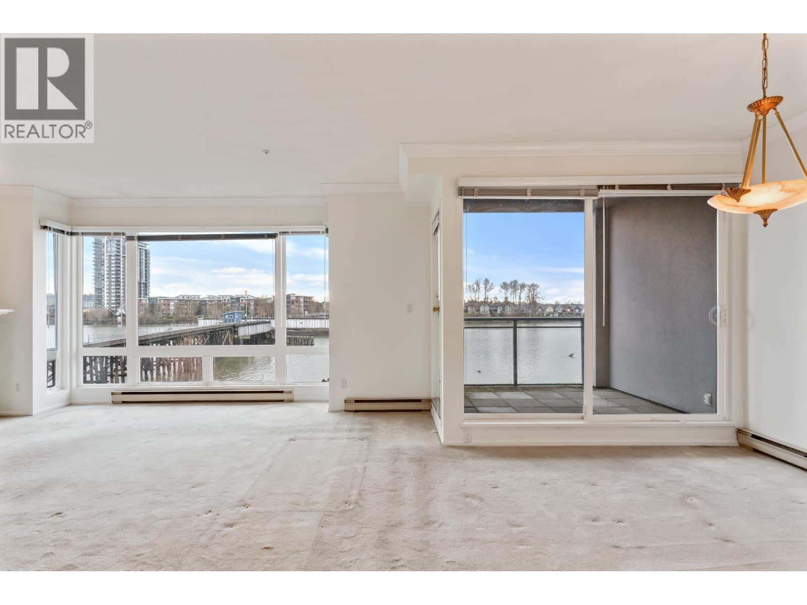 305 8 LAGUNA COURT — New Westminster, British Columbia - Photo 5 of 32