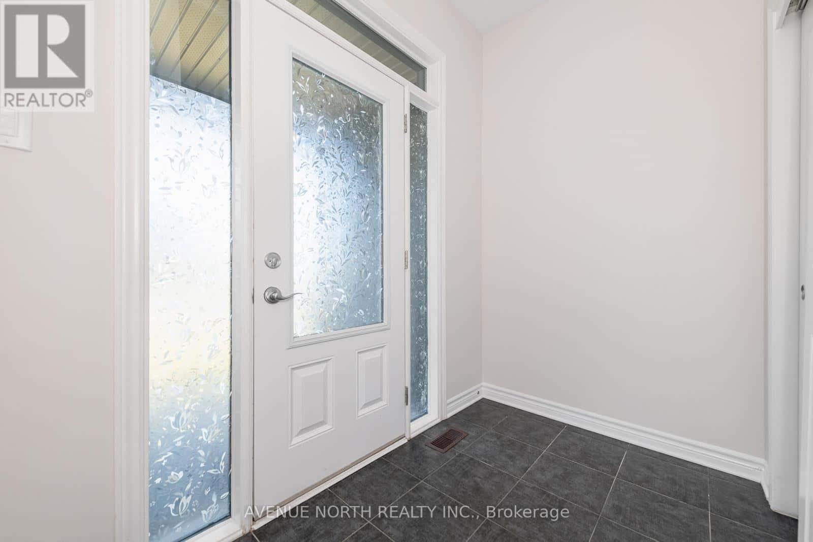 1024 KIJIK CRESCENT — Ottawa, Ontario - Photo 4 of 43