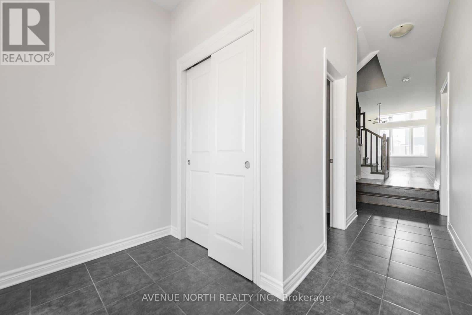 1024 KIJIK CRESCENT — Ottawa, Ontario - Photo 5 of 43