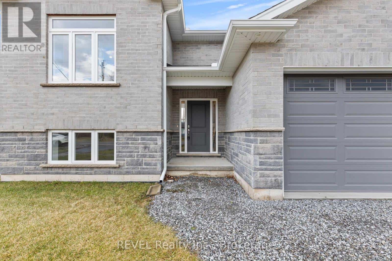 735 DOMINION ROAD — Fort Erie (Crescent Park), Ontario - Photo 4 of 32