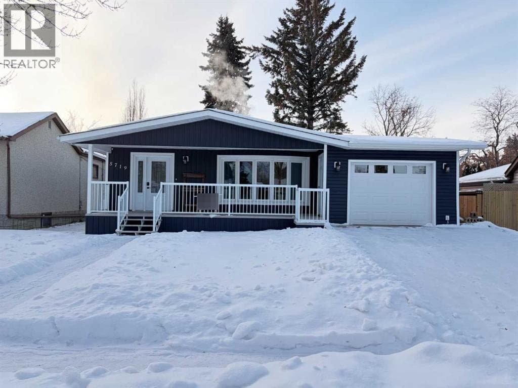 5719 50A Avenue — Stettler, Alberta - Main photo