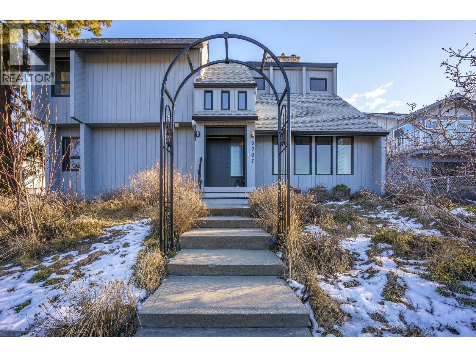 3907 15 Street — Vernon, British Columbia - Main photo