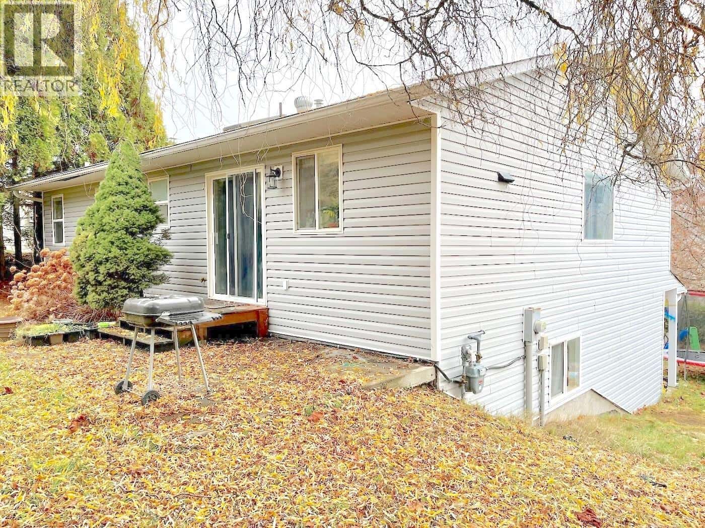 3703 9th Avenue — Castlegar, British Columbia - Photo 2 of 22