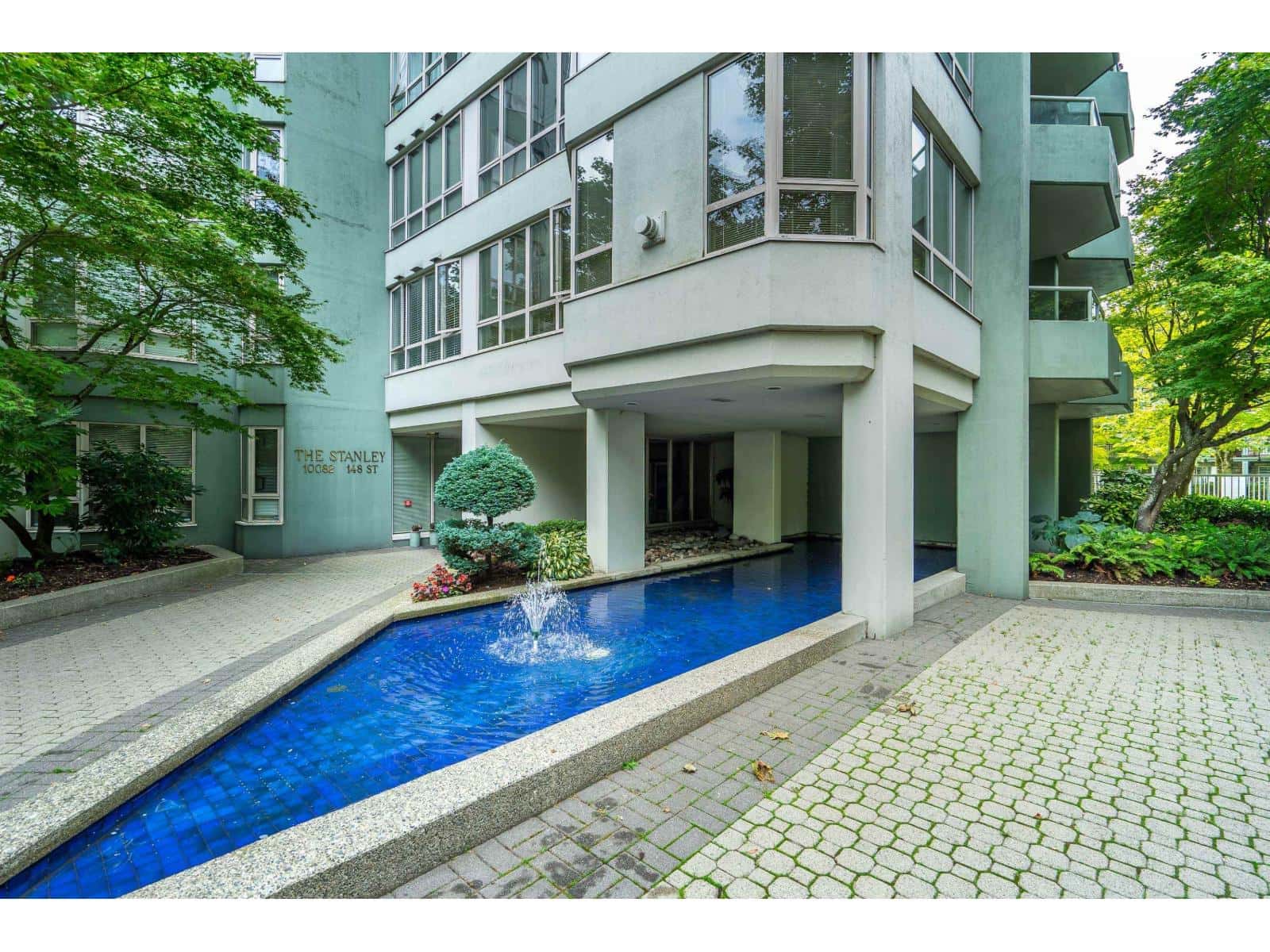 1707 10082 148 STREET — Surrey, British Columbia - Photo 2 of 40