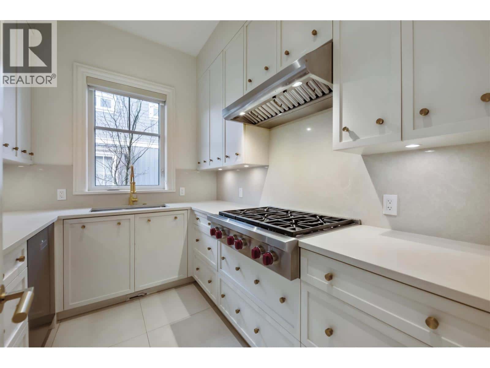 3838 W 50TH AVENUE — Vancouver, British Columbia - Photo 5 of 28