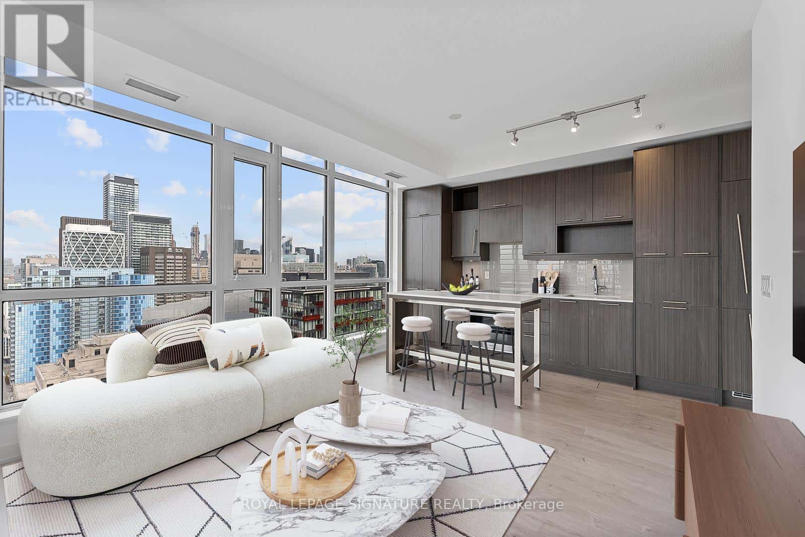 2906 - 199 RICHMOND STREET W — Toronto (Waterfront Communities), Ontario - Photo 2 of 21