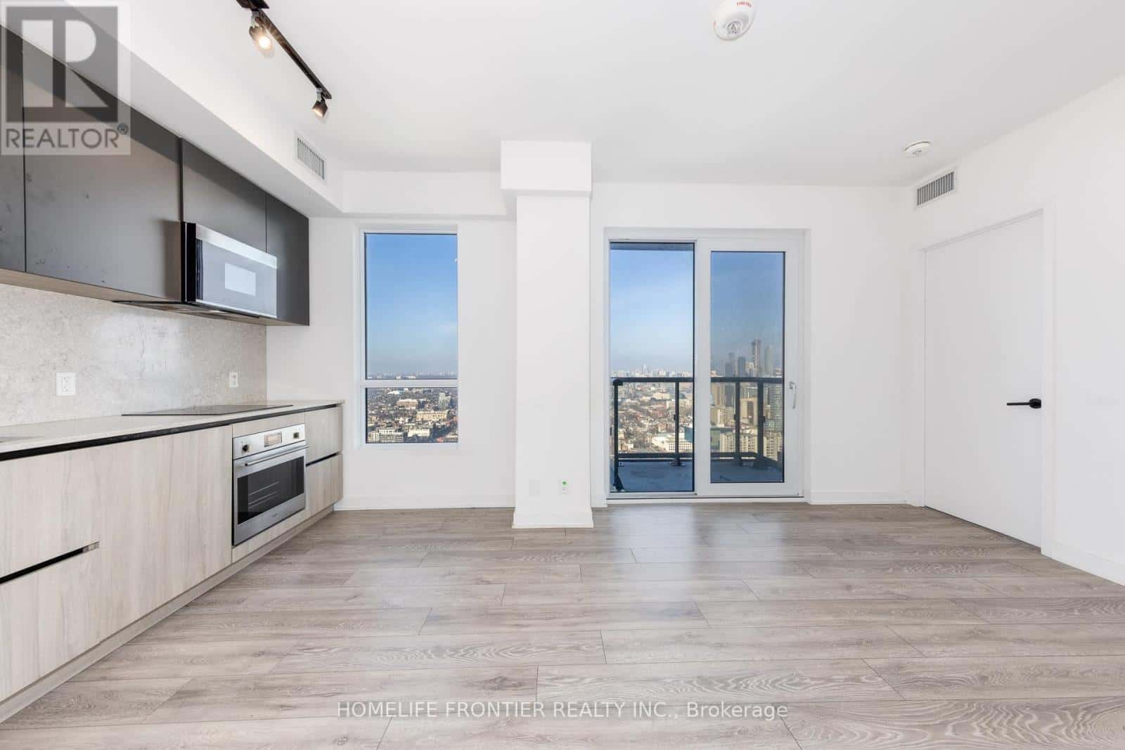 4702 - 108 PETER STREET — Toronto (Waterfront Communities), Ontario - Photo 3 of 50