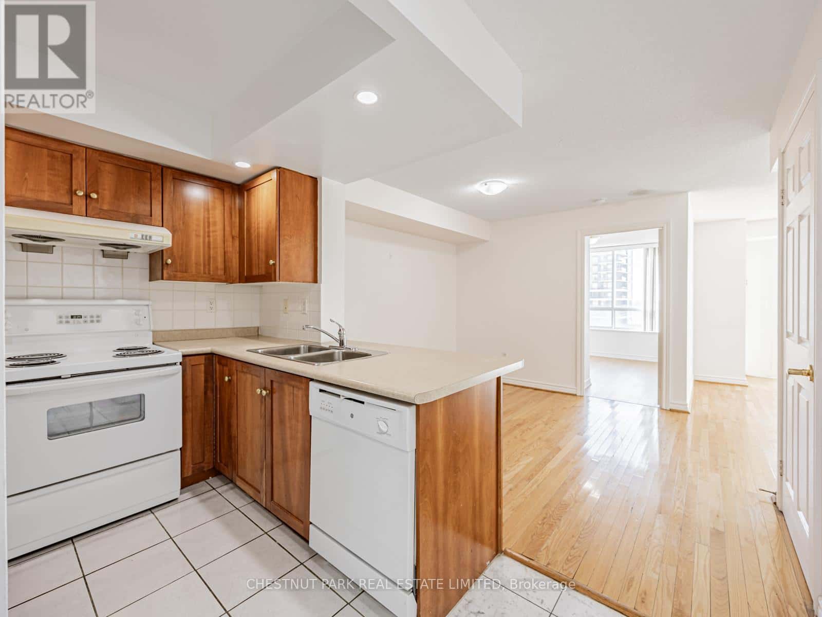 1029 - 125 OMNI DRIVE — Toronto (Bendale), Ontario - Photo 2 of 36