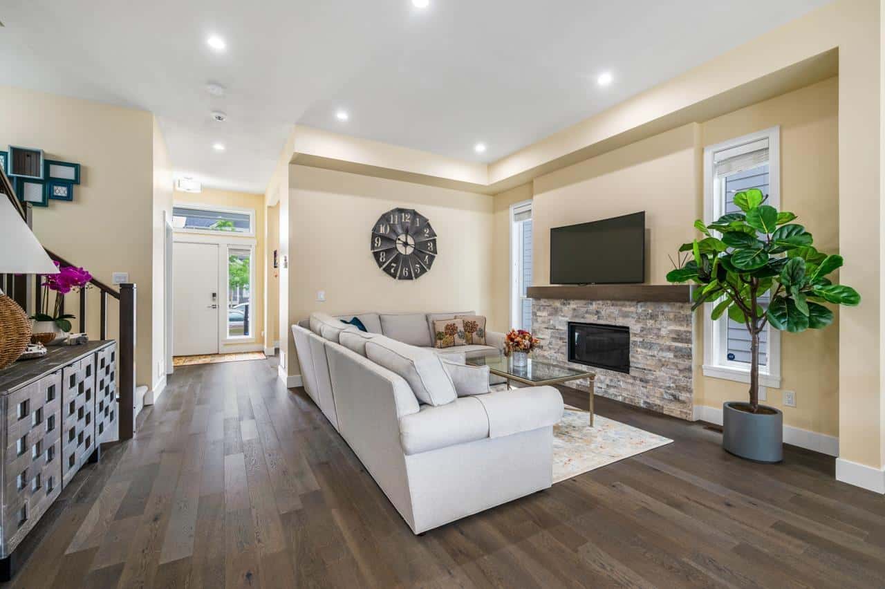 2509 164A STREET — Surrey, British Columbia - Photo 4 of 26